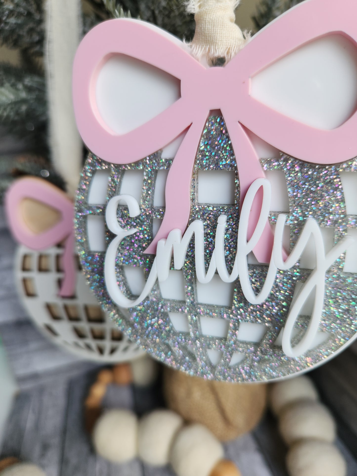 Decorative item with pink bow and 'Mummy' text on a glittery background